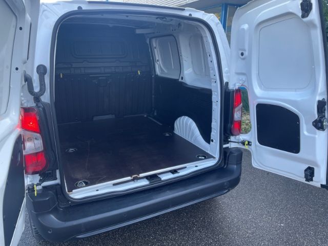 Fahrzeugabbildung Citroën Berlingo 1.2 PureTech 130 Club M L1Autom. Einpar