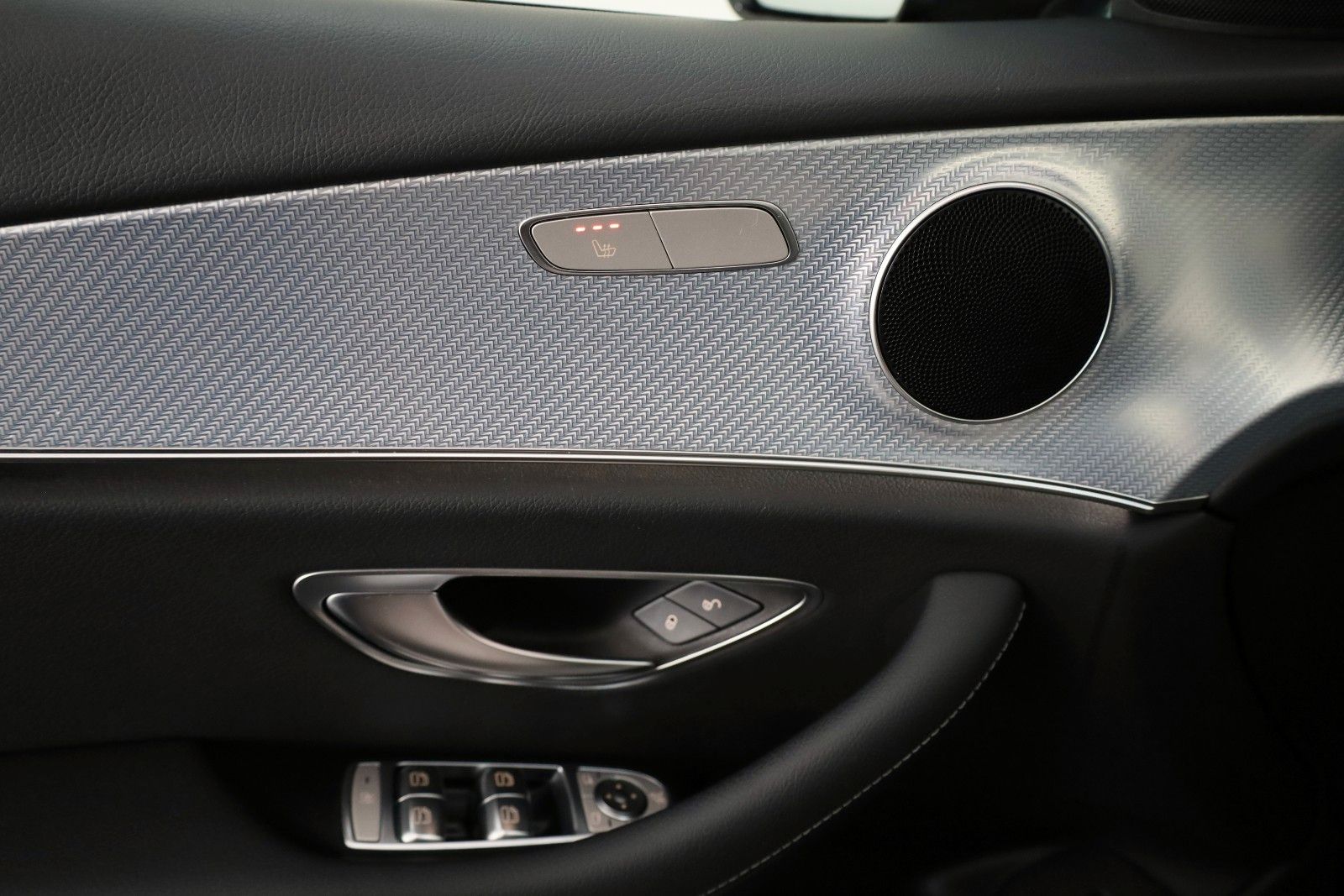 Fahrzeugabbildung Mercedes-Benz E 300 de Lim Leder,Navi,LED,Widescreen,Spur/Park