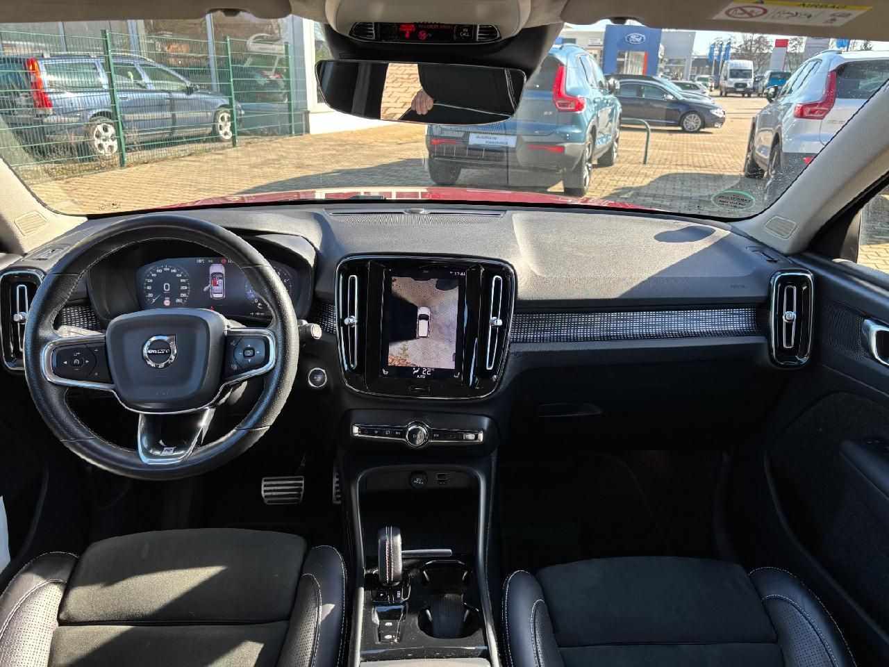 Fahrzeugabbildung Volvo XC40 R Design 2WD