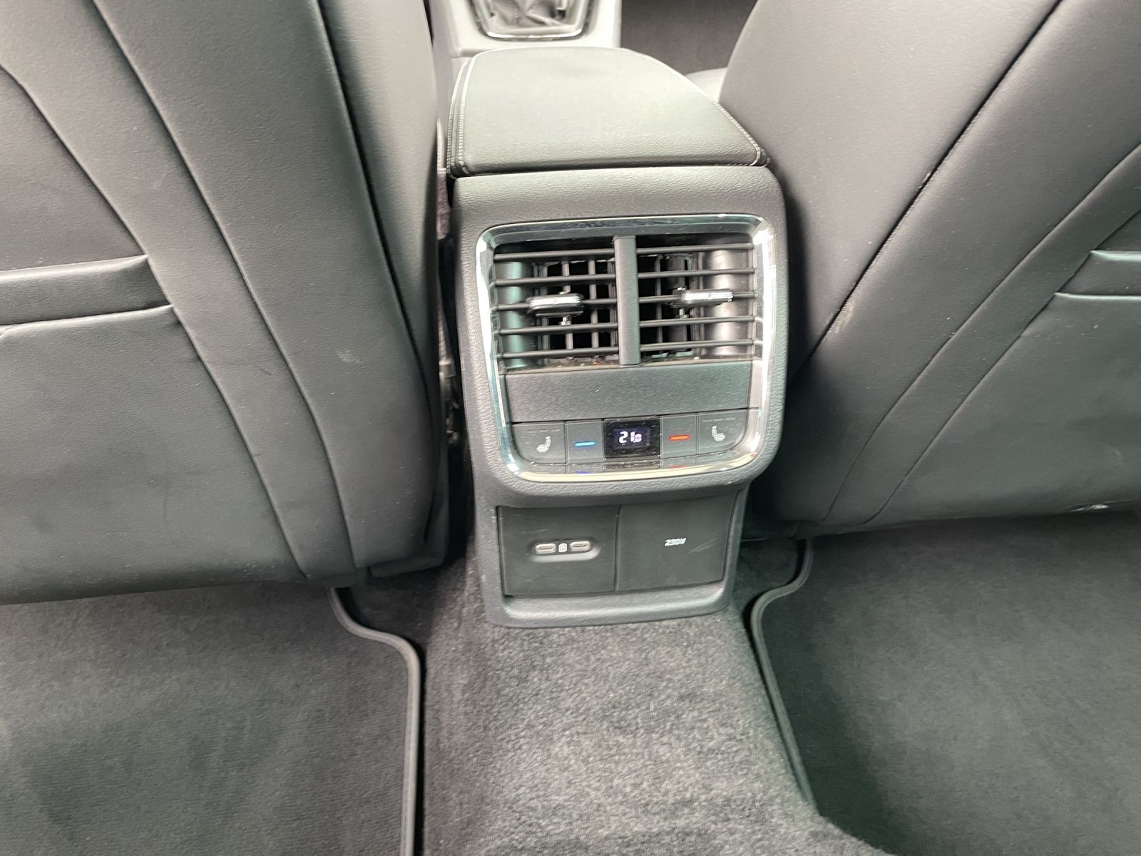 Fahrzeugabbildung SKODA Octavia Combi TSI Style Matrix Navi Pano HUD Led