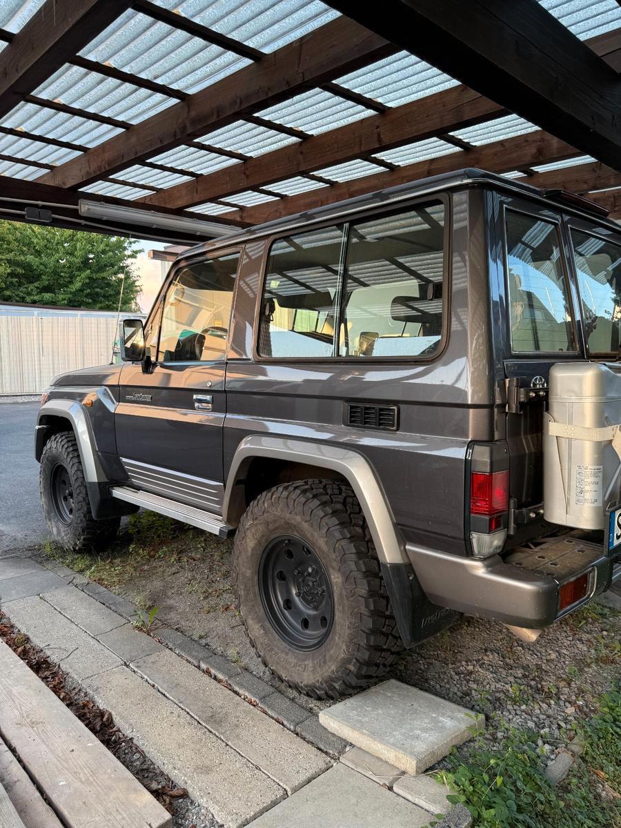 Toyota Land Cruiser GRJ71
