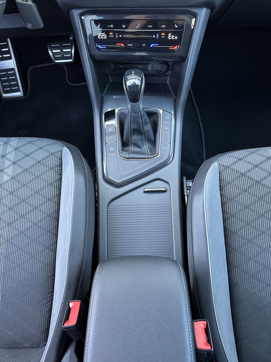 Fahrzeugabbildung Volkswagen Tiguan 1.4 TSI eHybrid R-Line NAV+MATRIX+AHK+ACC