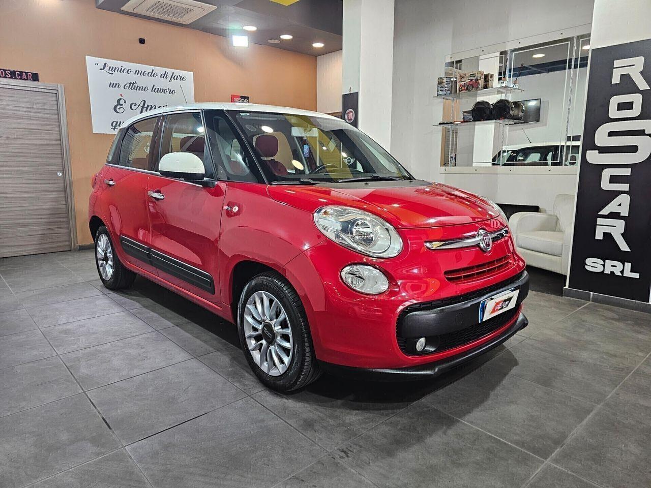 Fiat 500L 2014 — rear view