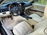 BMW 320i Coupé / Leder / Navi / Autom. / Schiebedach - BMW 320 aus 2010: Coupe