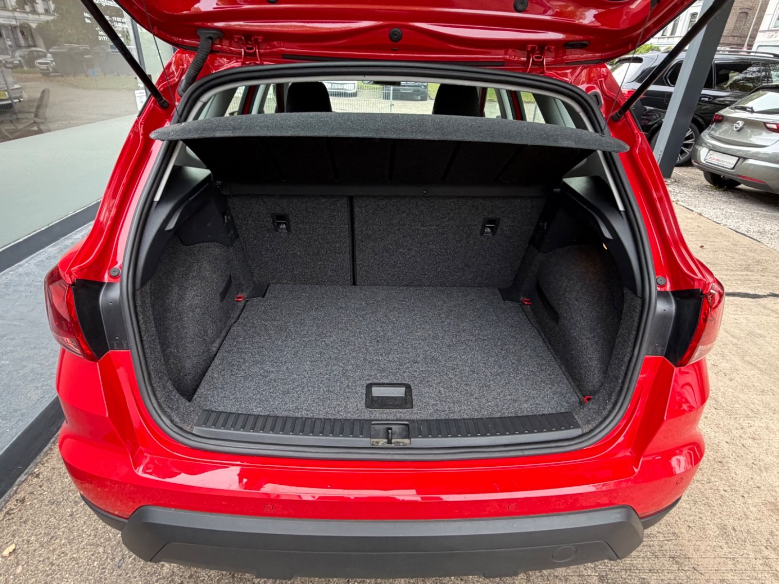 Fahrzeugabbildung SEAT Arona Style Automatik+NaviZB+1.Hand+Klima+Allw.