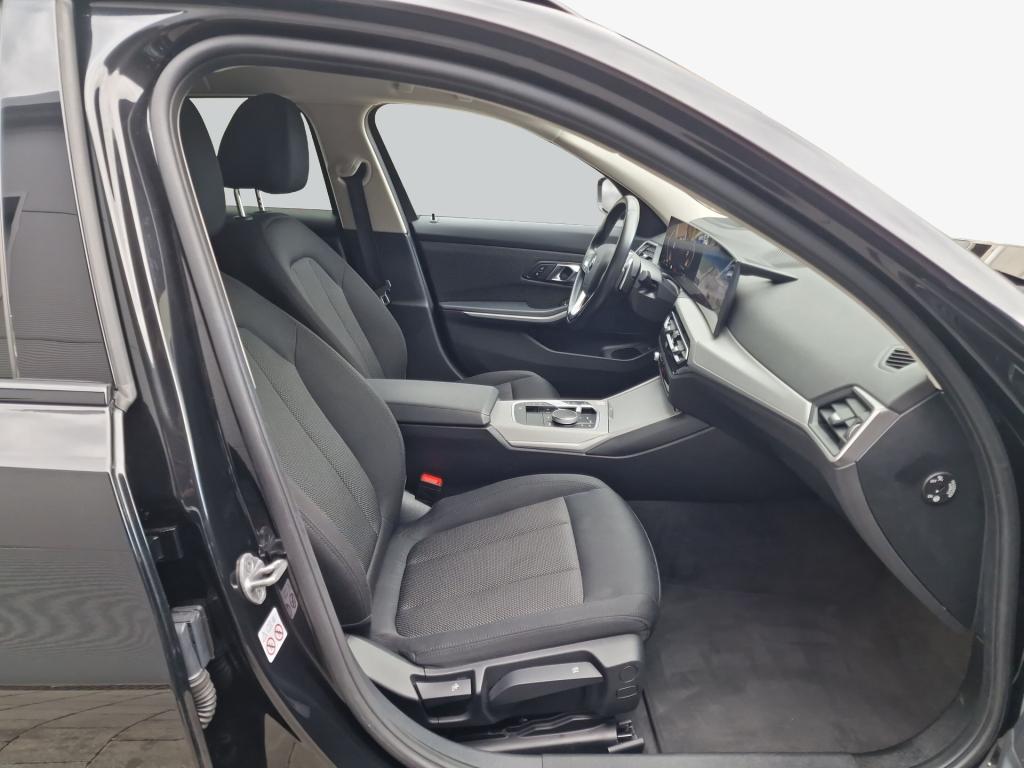 BMW 3 Series i *CarPlay*, миниатюра 14