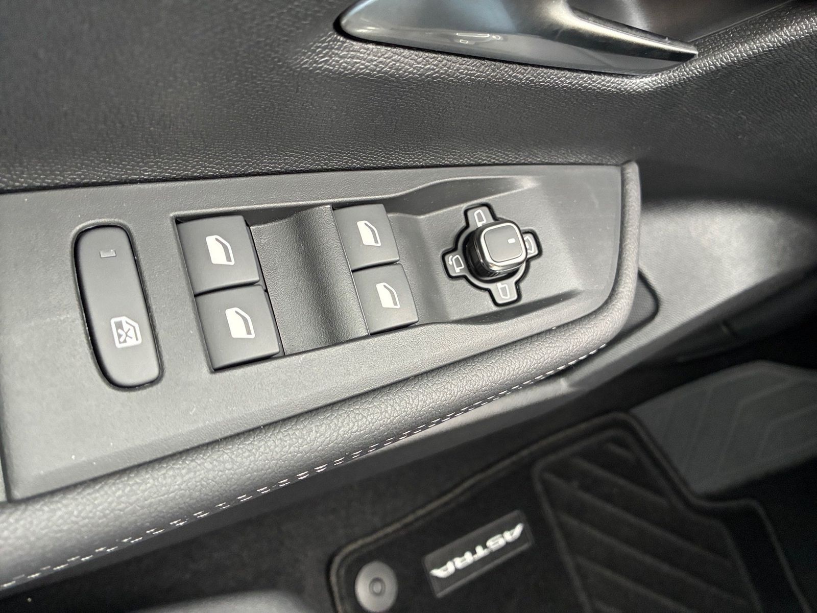 Fahrzeugabbildung Opel Astra L SportsTourer Ultimate Kamera,Sitzh.,LED