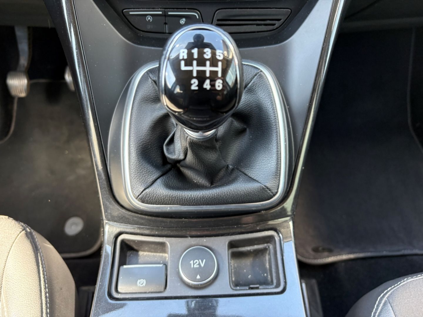 Fahrzeugabbildung Ford Kuga Titanium AHK Beheizbare WSS Allwetter