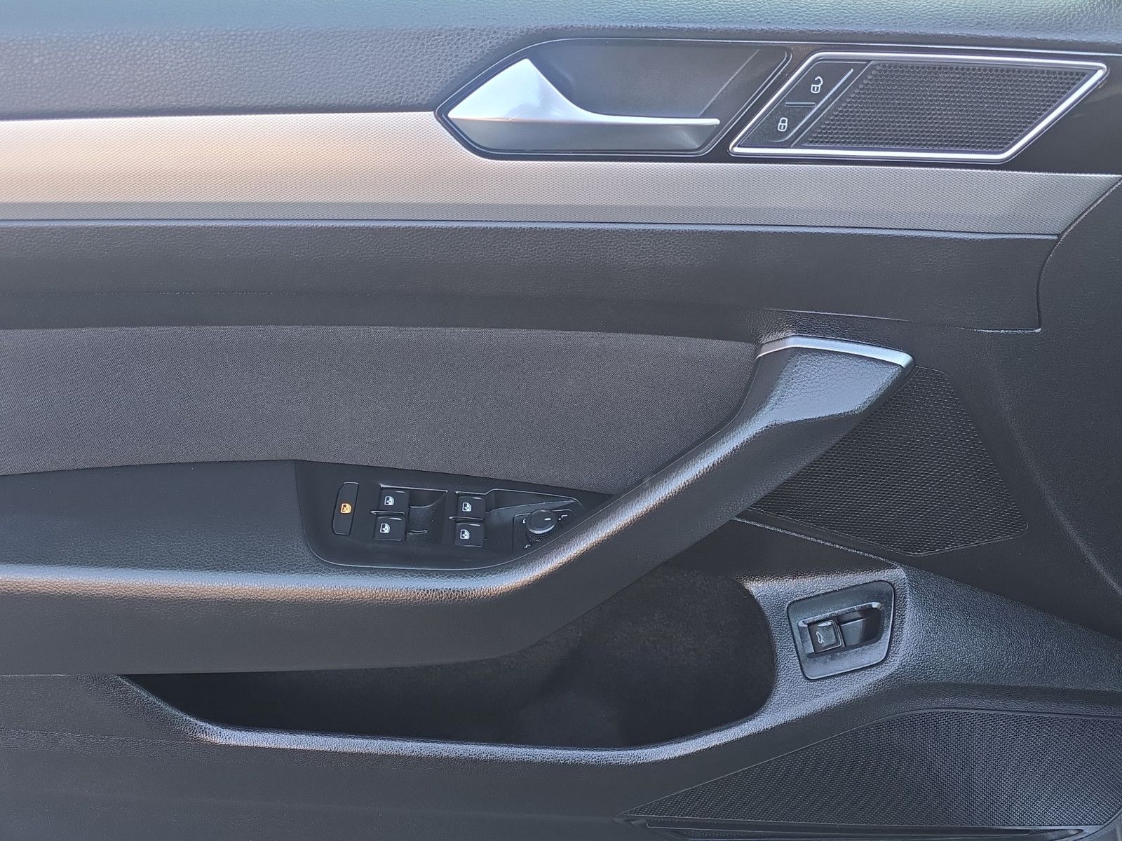 Fahrzeugabbildung Volkswagen Passat Variant Comfortline BMT/Start-Stopp AHK