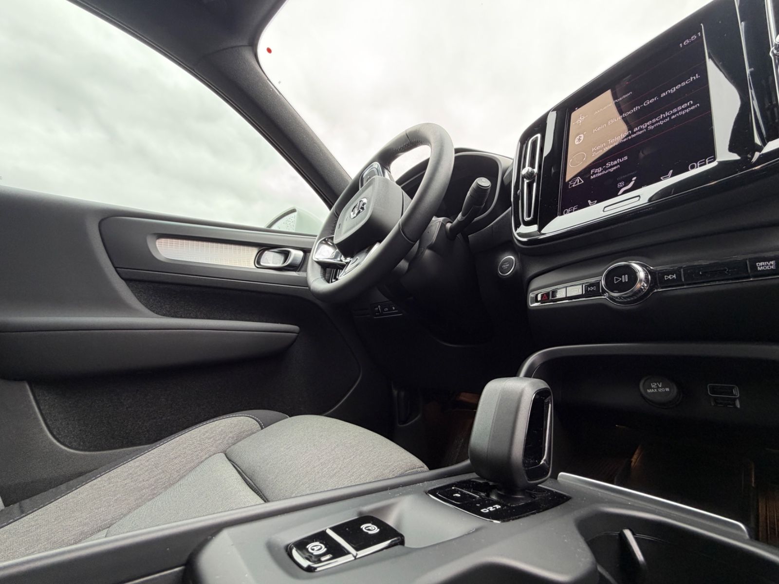 Volvo XC40 Core Recharge Plug-In Hybrid Standheizung foto 15