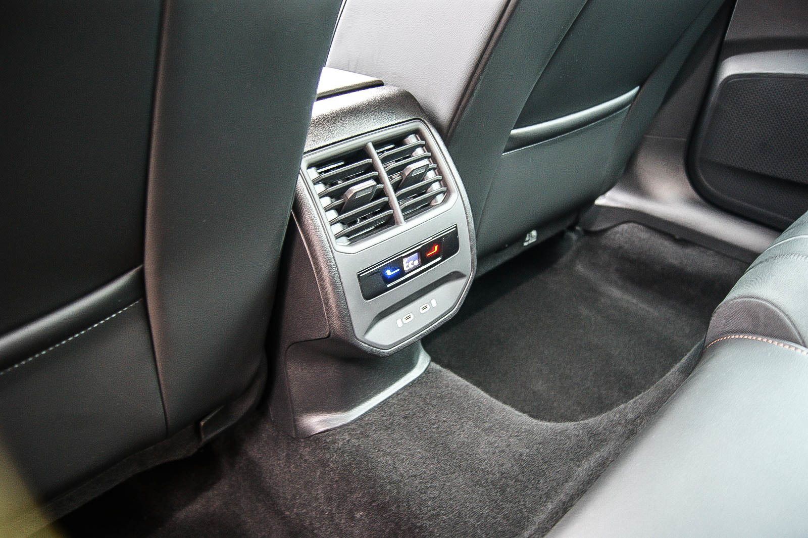 Fahrzeugabbildung CUPRA Leon Sportstourer e-HYBRID VIRTUAL ACC XL 1HAND