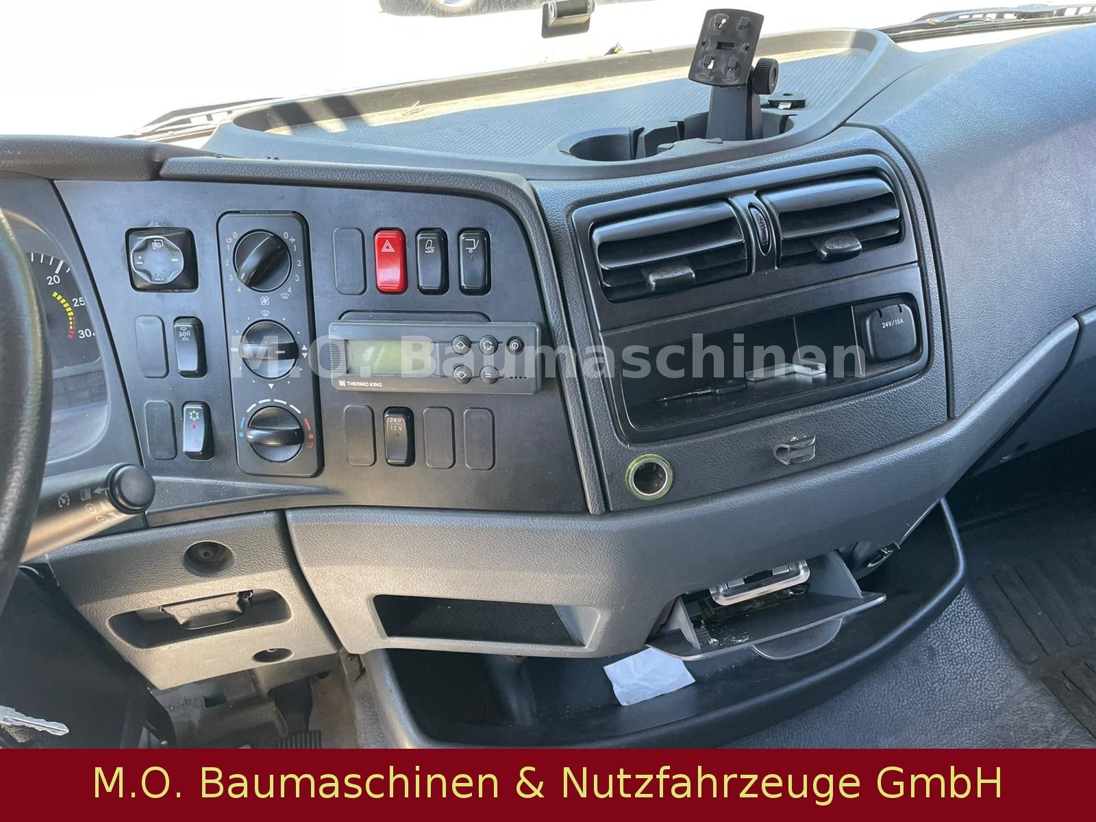 Fahrzeugabbildung Mercedes-Benz 1222 L / Ladebordwand / Thermoking VM-400 D /AC