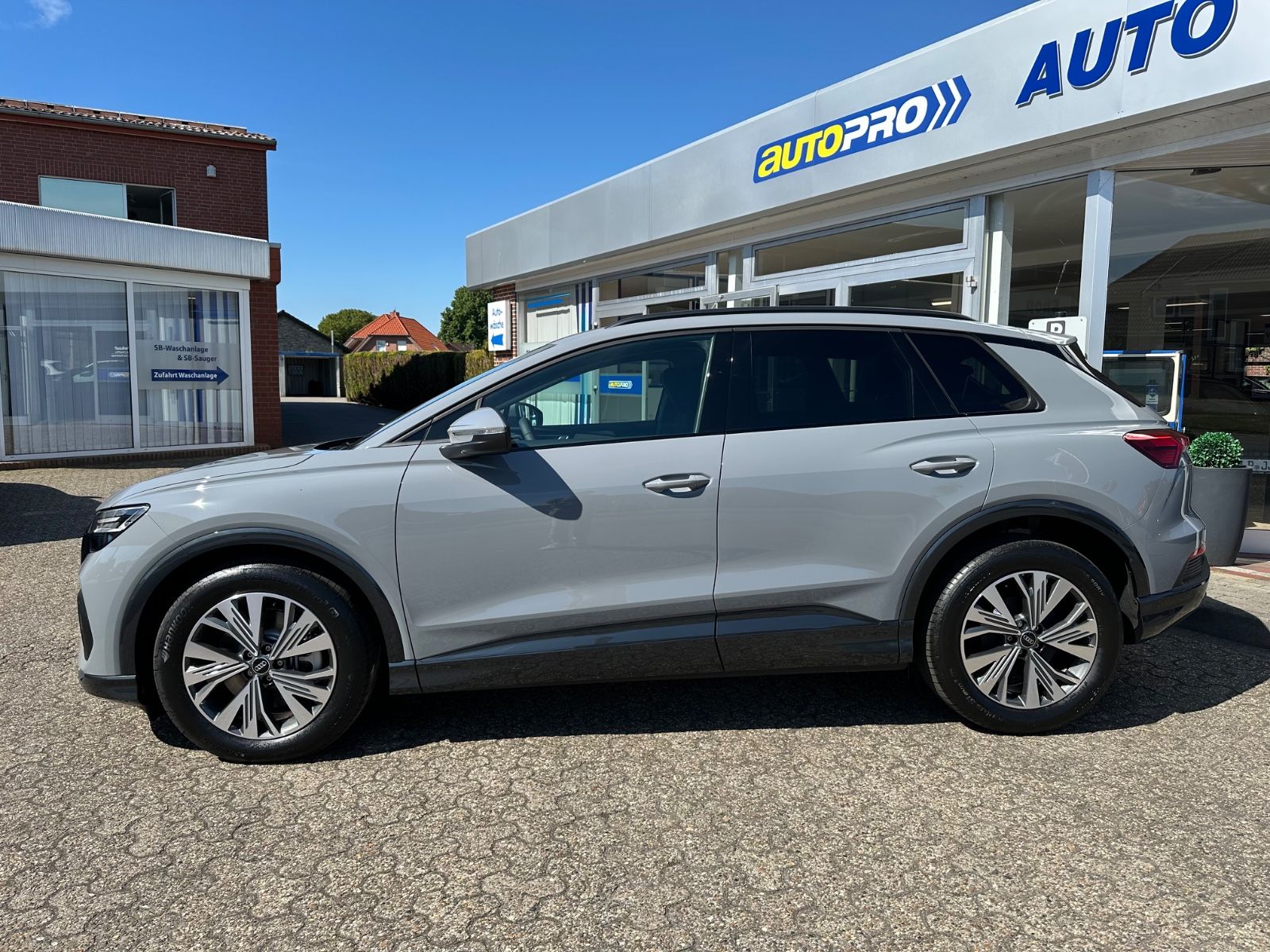 Fahrzeugabbildung Audi Q4 45 e-tron advanced quattro Navi/ACC/Matrix