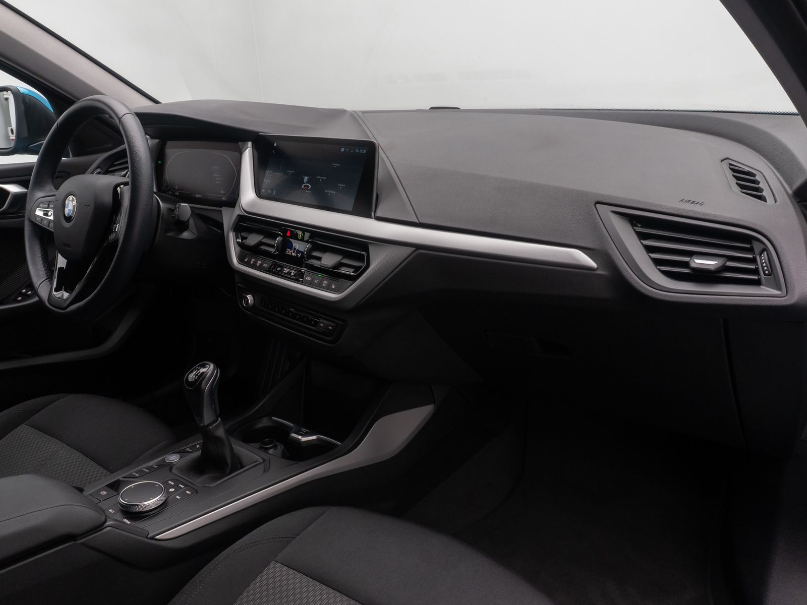 Fahrzeugabbildung BMW 118i Advantage PDC LED GeschwindigReg DAB WLAN