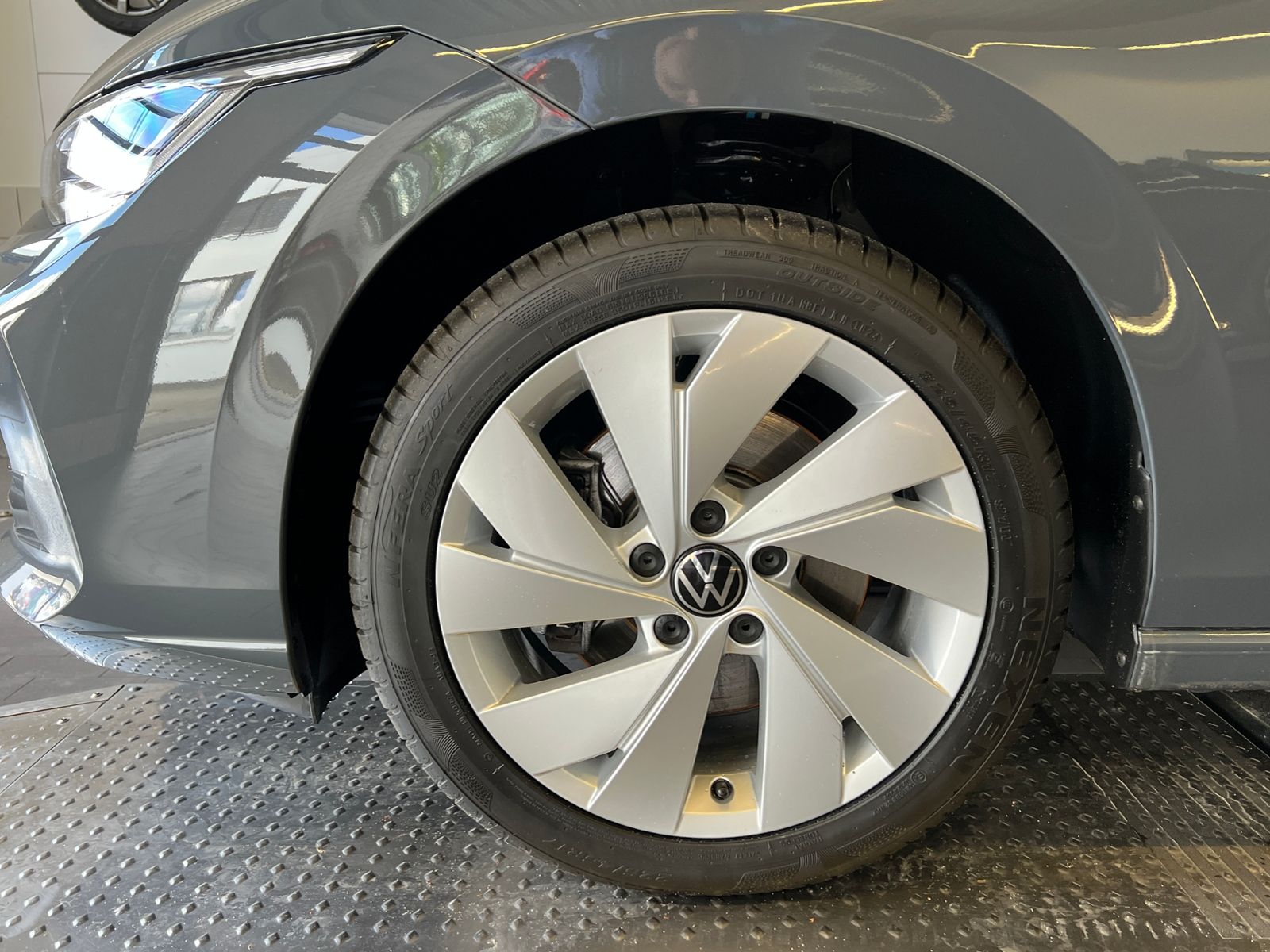 Fahrzeugabbildung Volkswagen Golf VIII Variant GOAL 2.0 TDI DSG *AHK, LED, 17