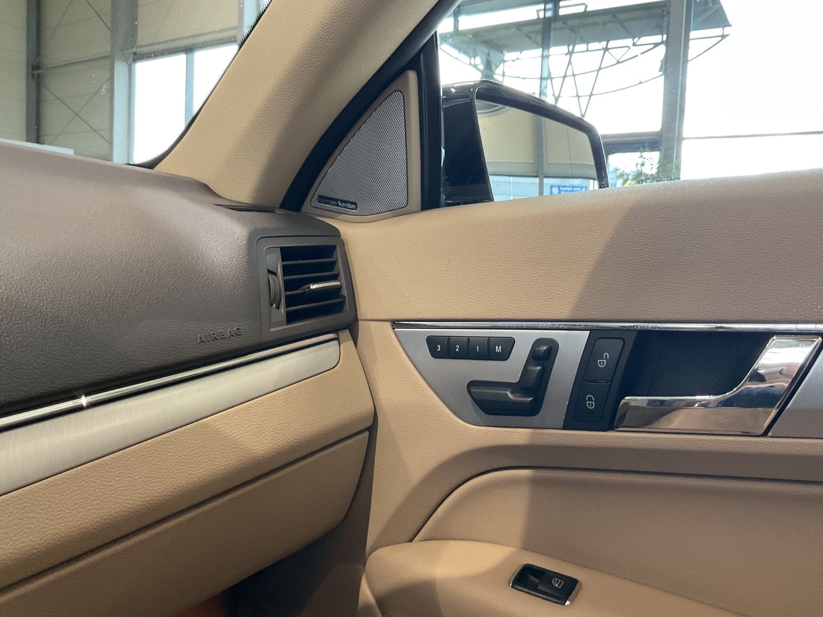 Fahrzeugabbildung Mercedes-Benz E 250 CGI AMG-Paket, H-K Sound, Memory, 8-Fach