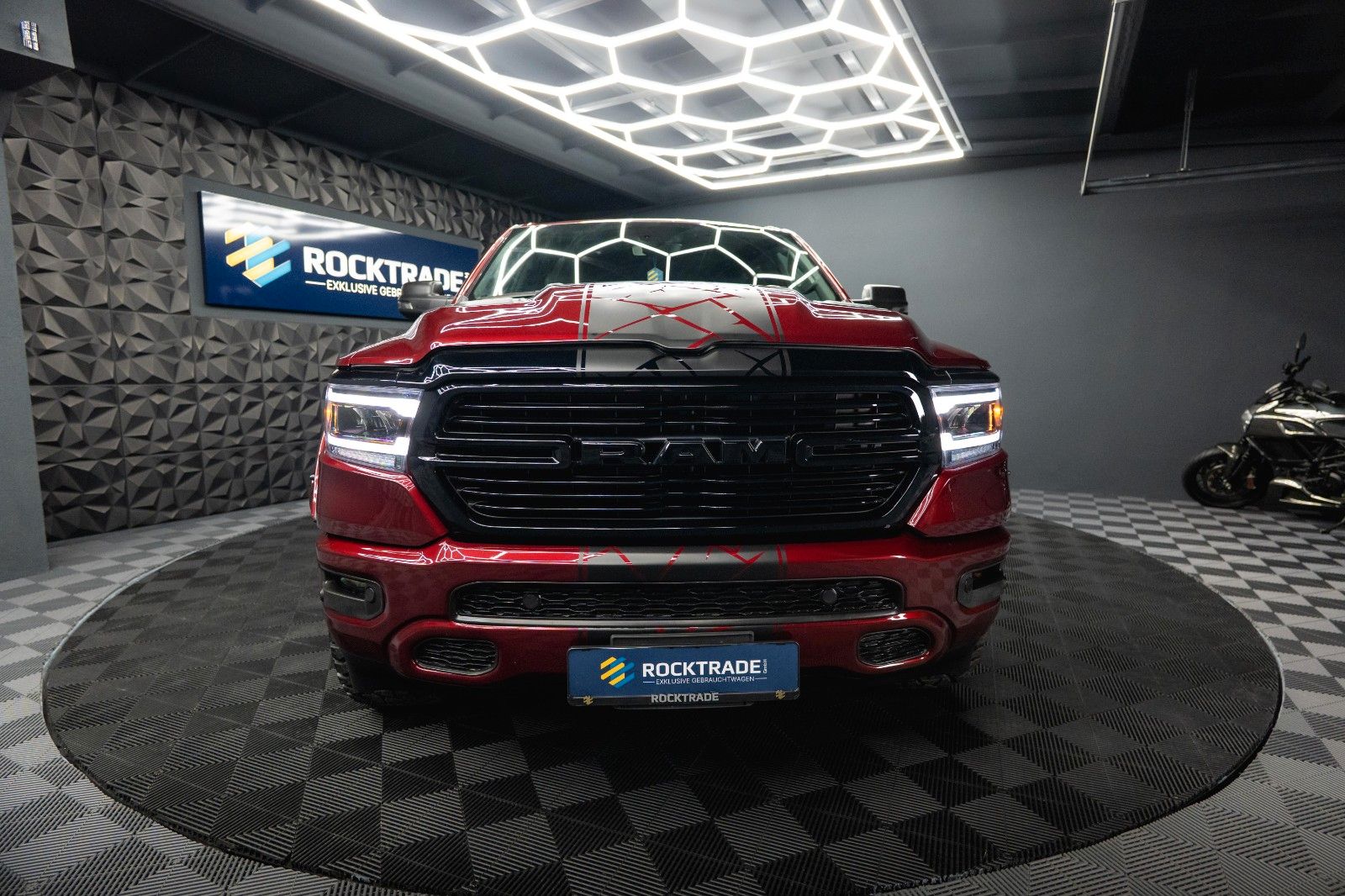 Fahrzeugabbildung Dodge RAM 5.7 V8 HEMI 4x4 OFFROAD NIGHT-Edition LED
