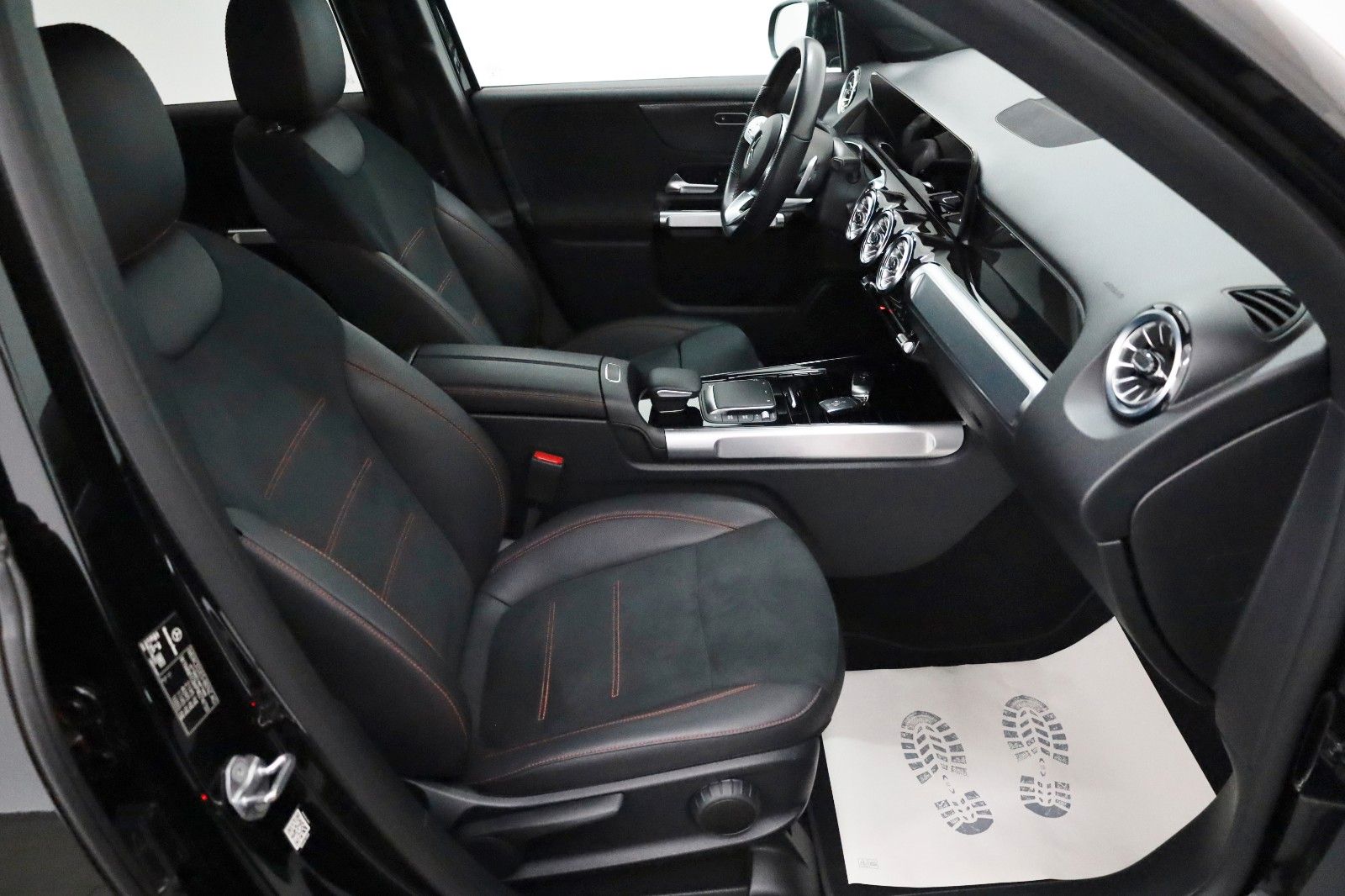 Fahrzeugabbildung Mercedes-Benz GLB 200d, AMG-line,Night-pak,Navi,CarPlay,Kamera