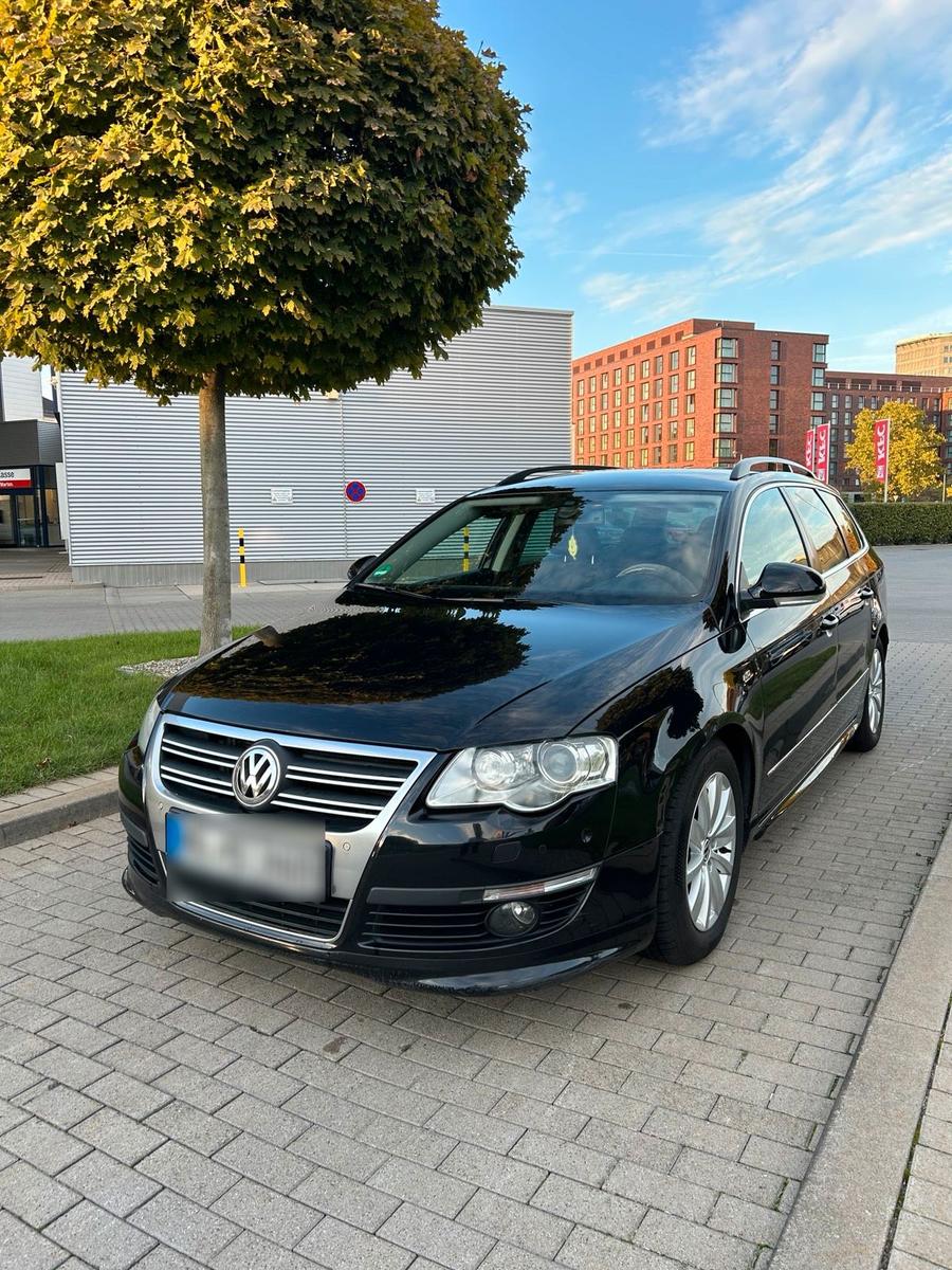 Volkswagen Passat 2009 — rear view