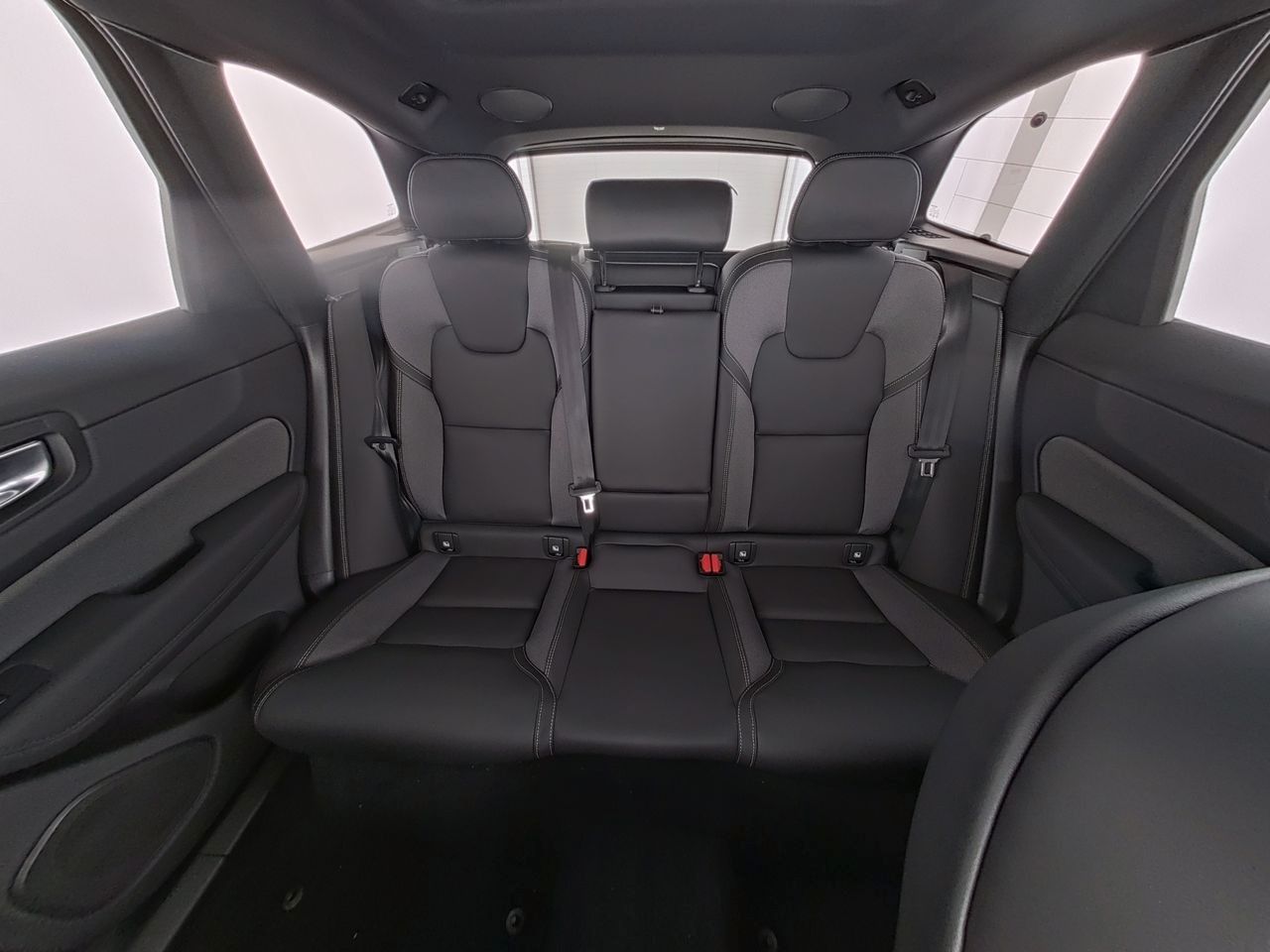 Fahrzeugabbildung Volvo XC 60 B5 Plus Black Edition AWD