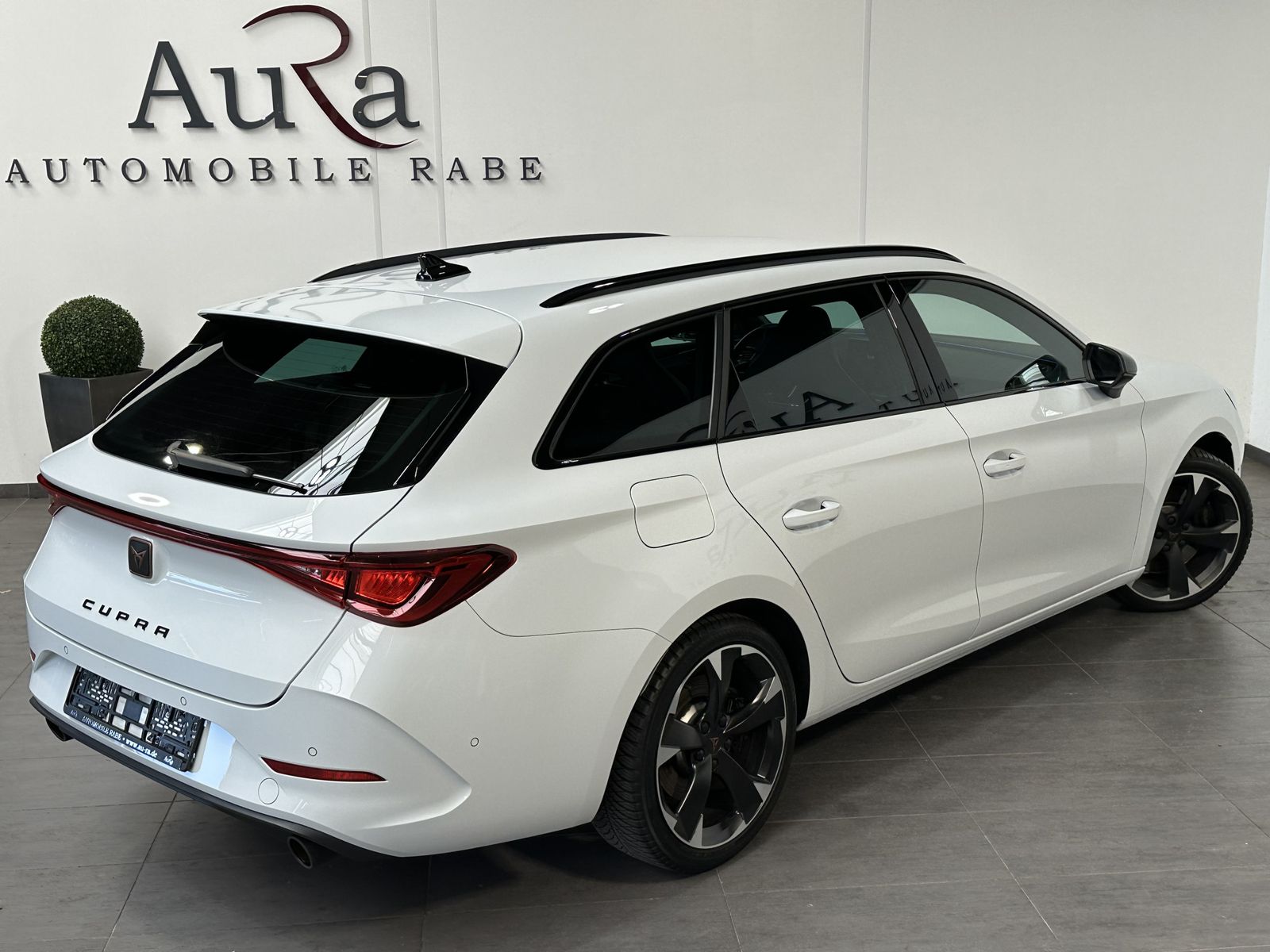 Fahrzeugabbildung CUPRA Leon SpT 2.0 TSI DSG VZ NAV+LED+ACC+VCOCK+LKRHZG