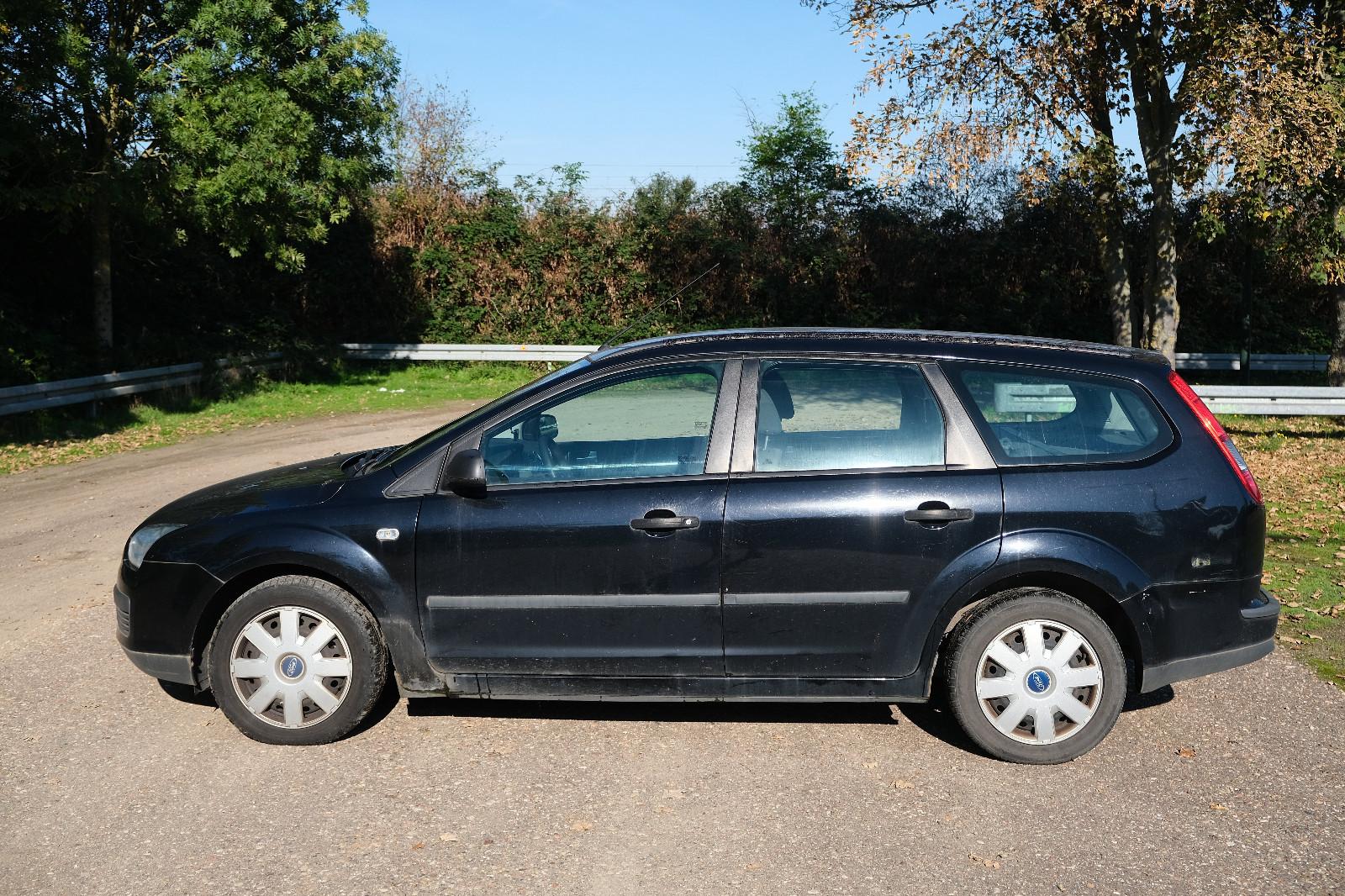 Ford Focus 2005 — вигляд ззаду