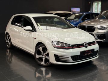 Volkswagen Golf - 1