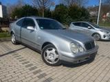 Mercedes-Benz CLK 200 AVANTGARDE*NEU TÜV* - graue Mercedes-Benz CLK 200