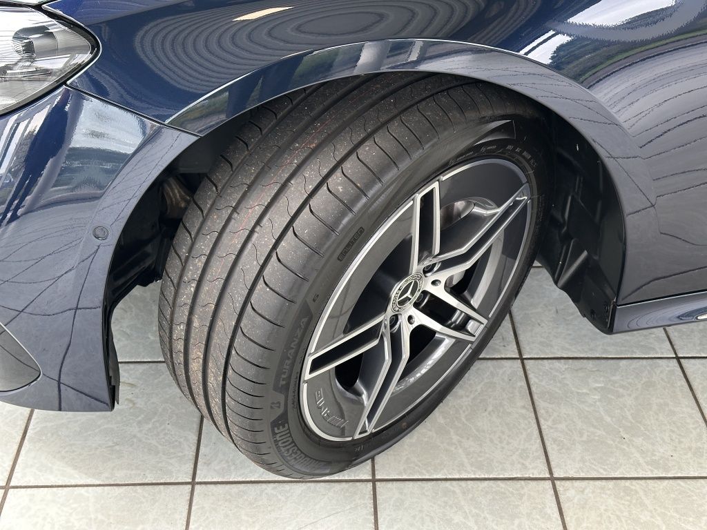 Fahrzeugabbildung Mercedes-Benz E 300 de T-Modell mit EQ Hybrid Technologie AHK
