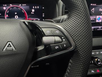 Skoda Karoq Sportline 1.5 Matrix+AHK+Panodach+Kamera