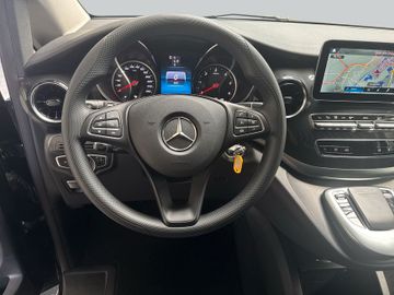 Mercedes V 220 - 11