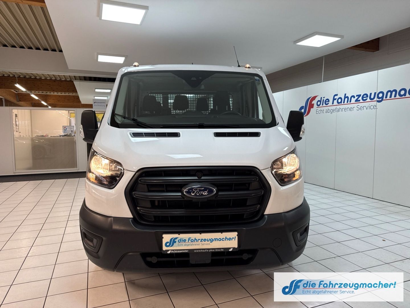 Fahrzeugabbildung Ford Transit Pritsche 350 L2 Doppelkabine Basis AHK D
