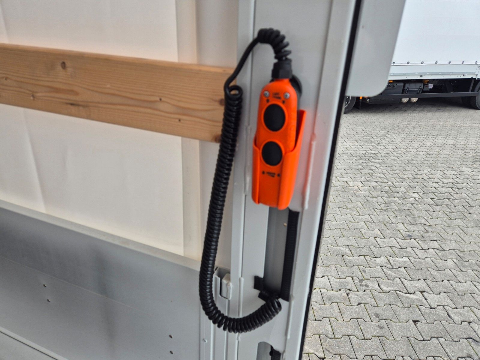 Fahrzeugabbildung Iveco Eurocargo ML75E19/P LBW  Spoiler Klima 3 Sitze