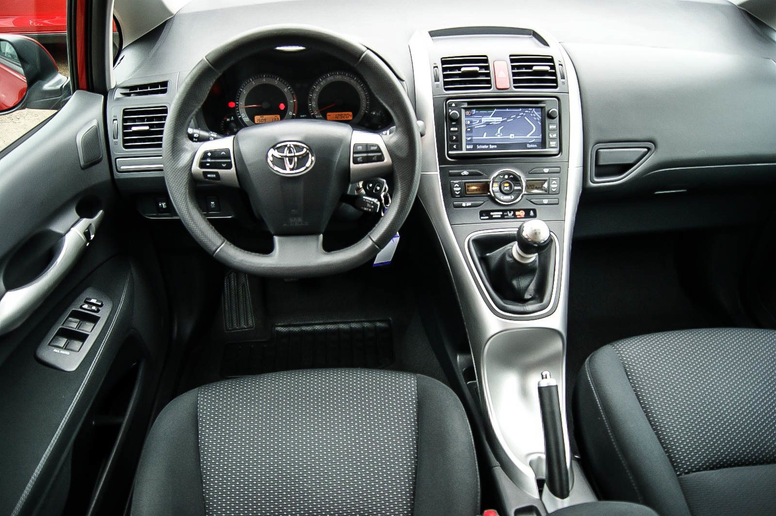 Fahrzeugabbildung Toyota Auris 1.6 Valvematic Travel NAVIGATION PDC 1HAND