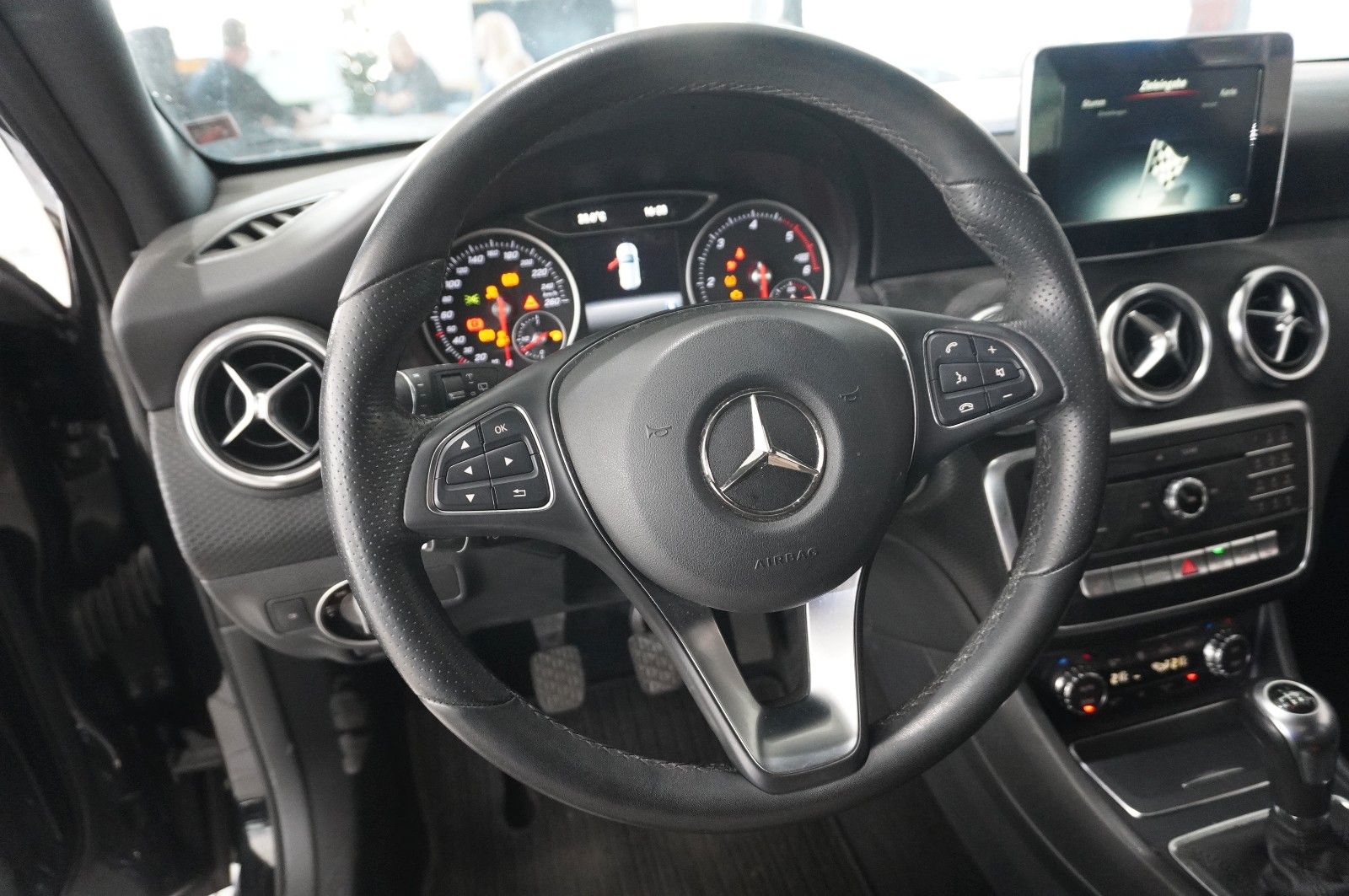Fahrzeugabbildung Mercedes-Benz A 200 CDI AMG LINE NAVI/LED/KAMERA/SPORT/SHZ/PDC