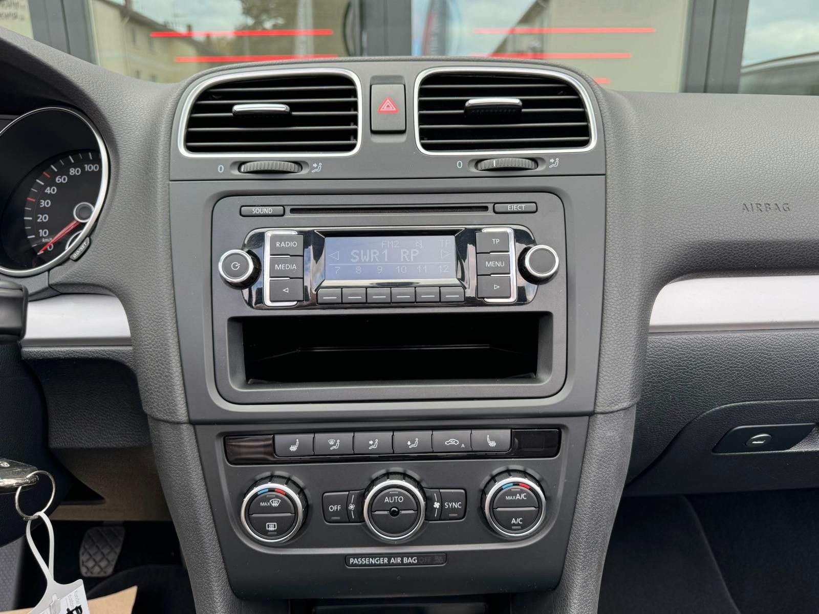Fahrzeugabbildung Volkswagen Golf VI 1.6 TDI Cabriolet Basis BMT