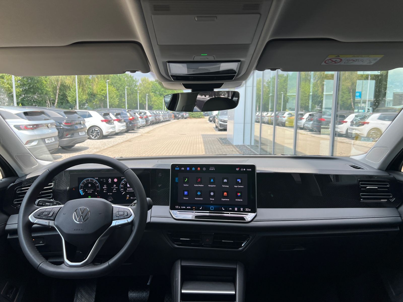 Fahrzeugabbildung Volkswagen Tiguan LIFE 1.5 eTSI DSG *AHK, LED Plus, Kamera,