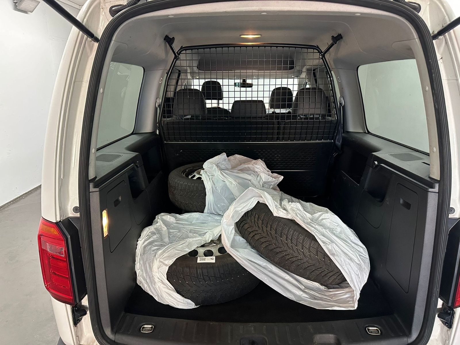 Fahrzeugabbildung Volkswagen Caddy Maxi 2,0TDI 5-Sitzer*AHK*TEMPO*NAVI*