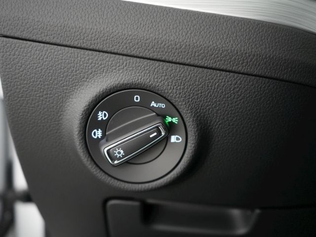 Superb COMBI AMBITION TDI DSG+NAVI+SITZHEIZUNG+K