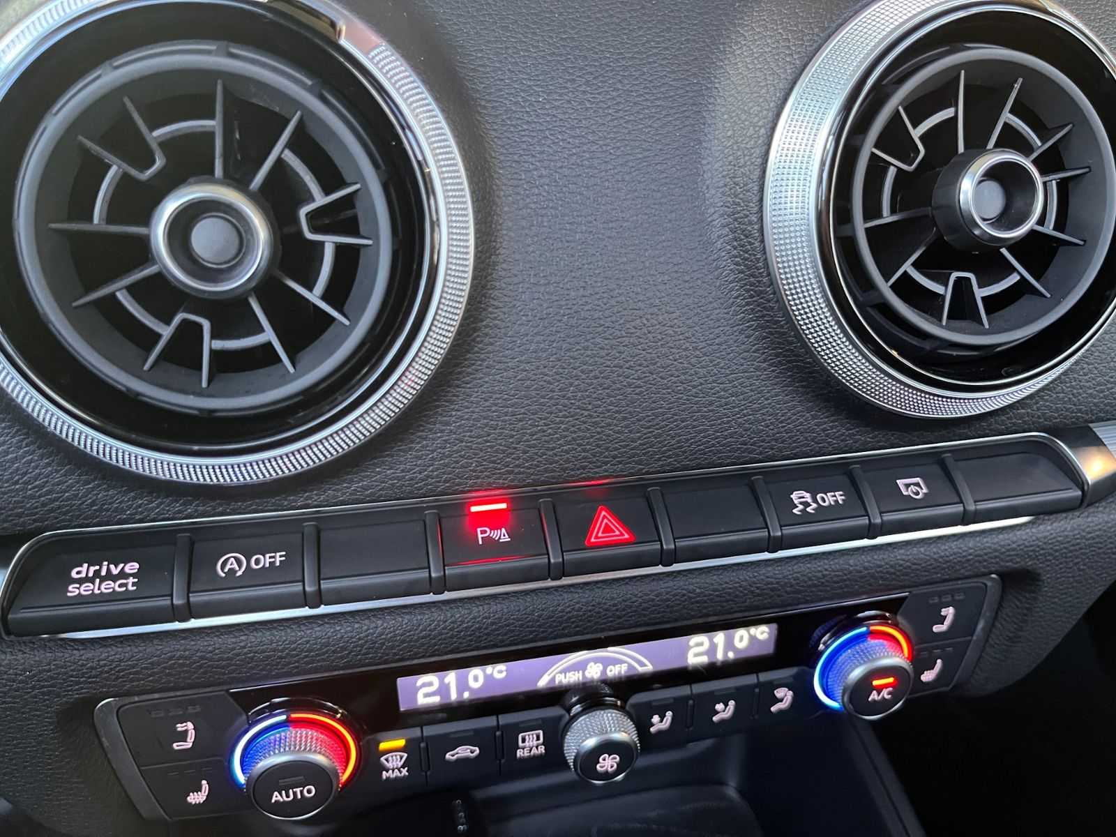 Fahrzeugabbildung Audi A3 Cabriolet 35 TFSI S-Line LED NAVI SHZ