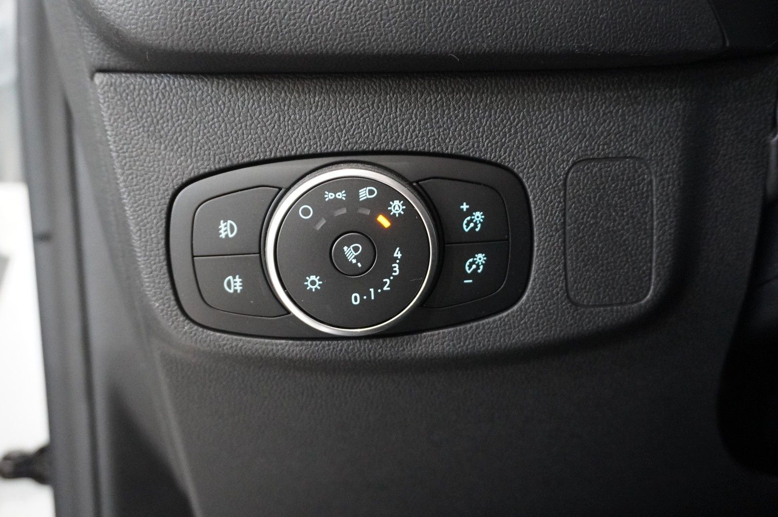 Fahrzeugabbildung Ford Focus Turnier 1.5D TITANIUM NAVI/LED/KAMERA/DAB+