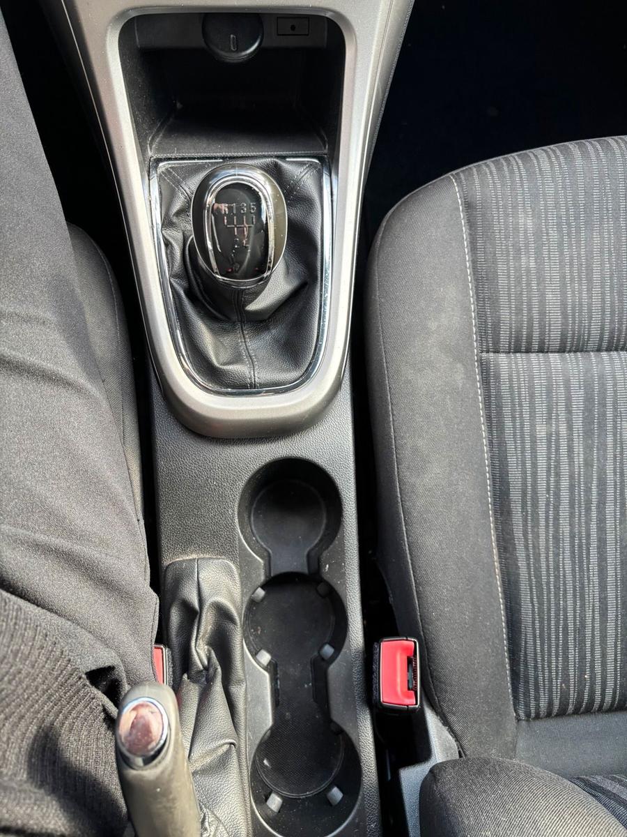 Opel Astra 2011 — photo 14