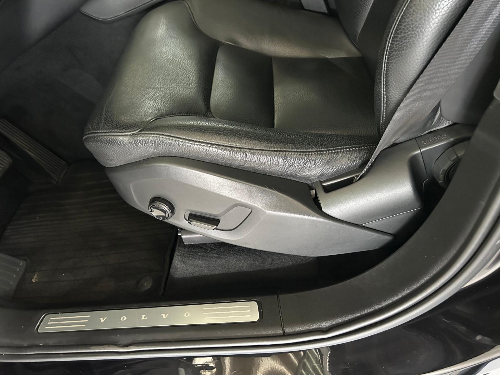 Volvo XC 90 Momentum 2WD//GARANTIE/LEDER/ALU/NAVI/PDC/