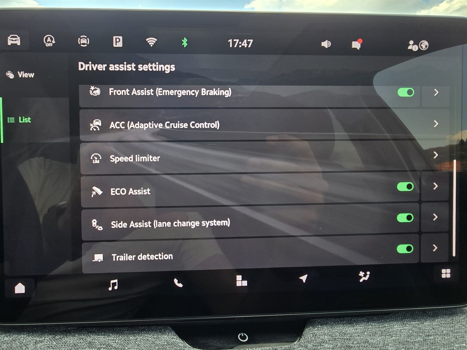 Fahrzeugabbildung SKODA Superb 2.0 TDI 4x4 Selection MATRIX*AHK*PANO*19"
