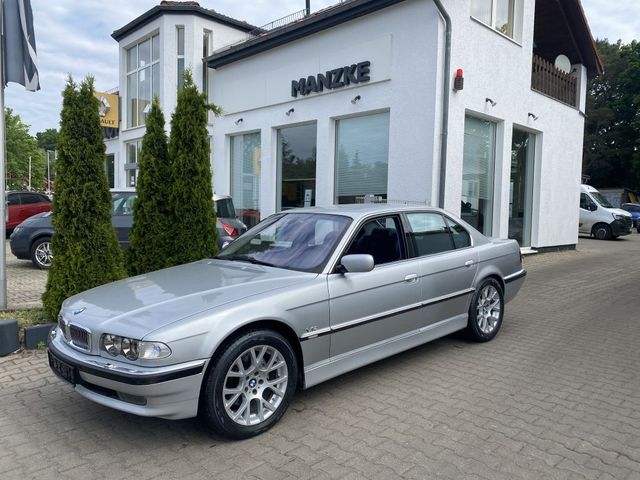 BMW 750i Individual E38