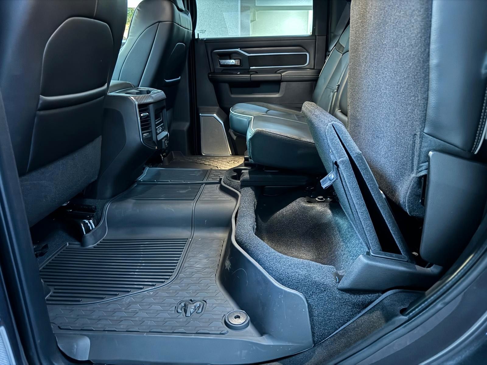 Fahrzeugabbildung Dodge RAM 3500 LARAMIE AEV OFF ROAD 6.4L-V8 37"-LONG