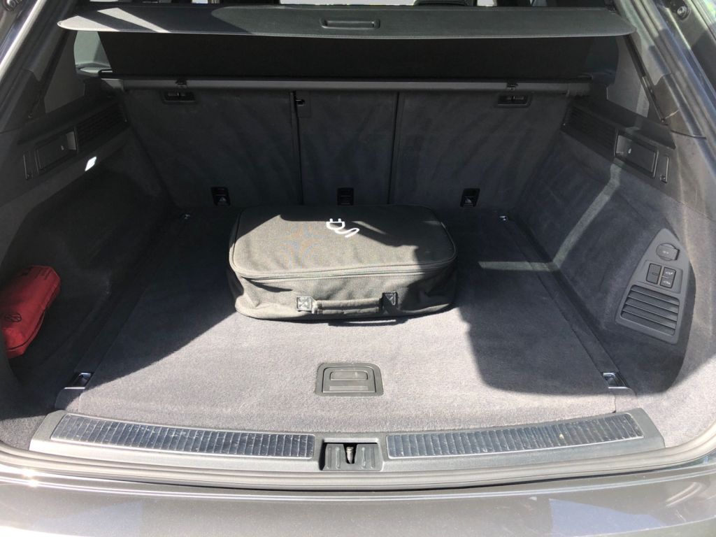 Fahrzeugabbildung Volkswagen Touareg 3.0 V6 e-Hybrid 4Motion Aut. R Pano Luft