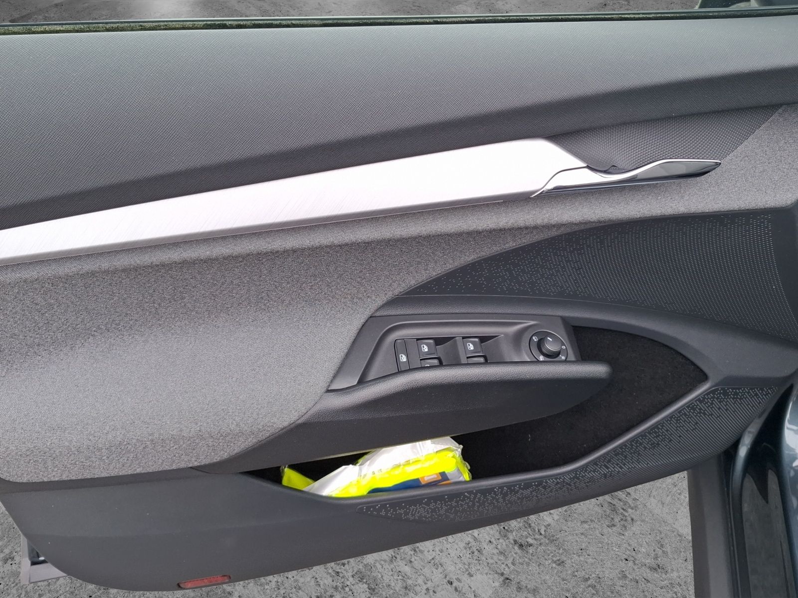 Fahrzeugabbildung SKODA Enyaq 60 Loft LED AHK Navi ACC PDC