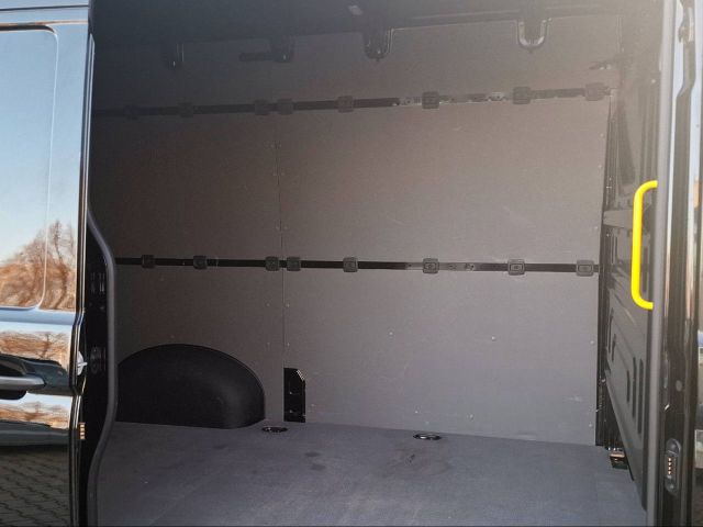 CRAFTER KASTEN 2.0 TDI MR HOCHDACH+AZV+LED+CAM