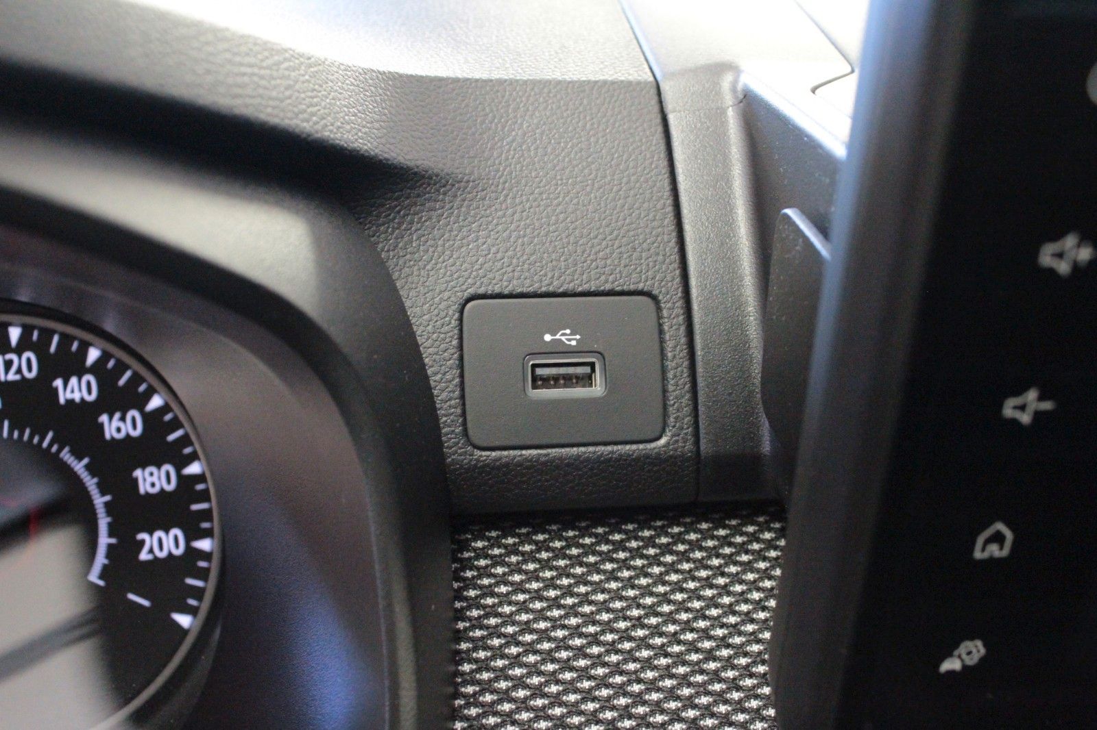 Fahrzeugabbildung Dacia Sandero Stepway TCe 90 Expression *WInterpaket*